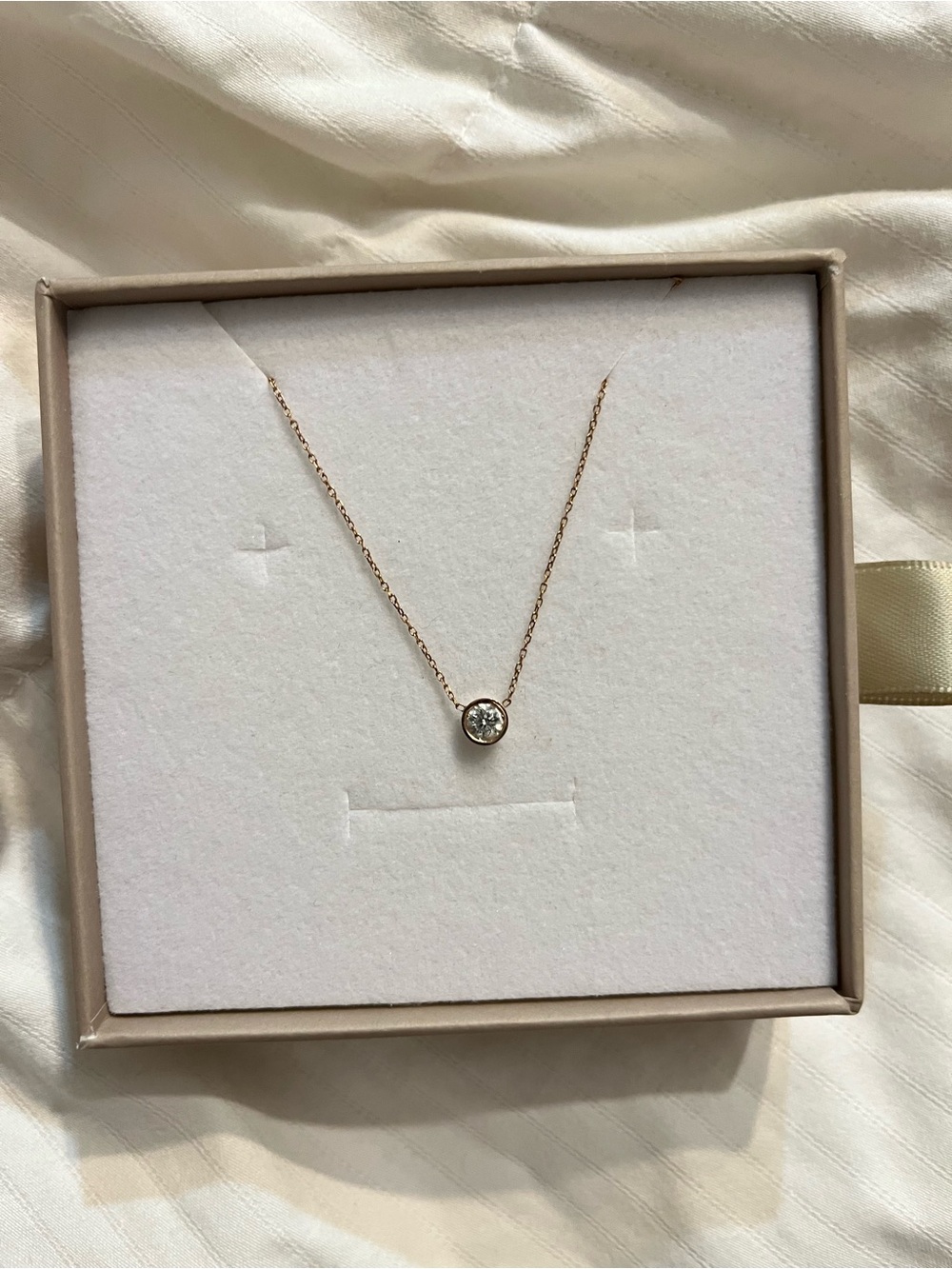 Beautiful 14K Gold Diamond Solitare Necklace